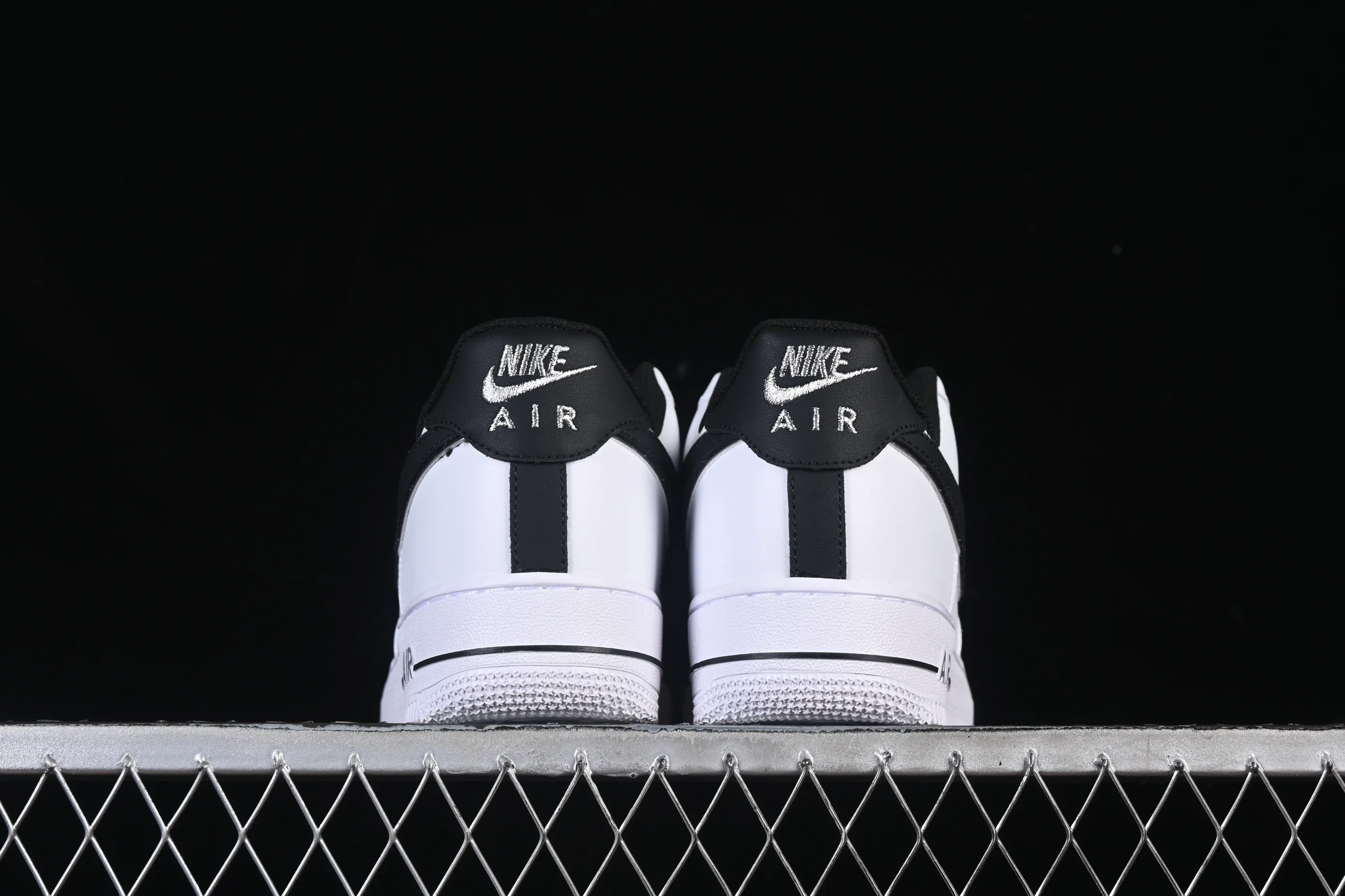 All categories Nk Air Force 1 Air Force series Nk Air Force 1 Low Air Force low-top Nike Air Force 1'07 Low black and silver small hook Air Force 1 low-top casual sneakers ZH0316-109